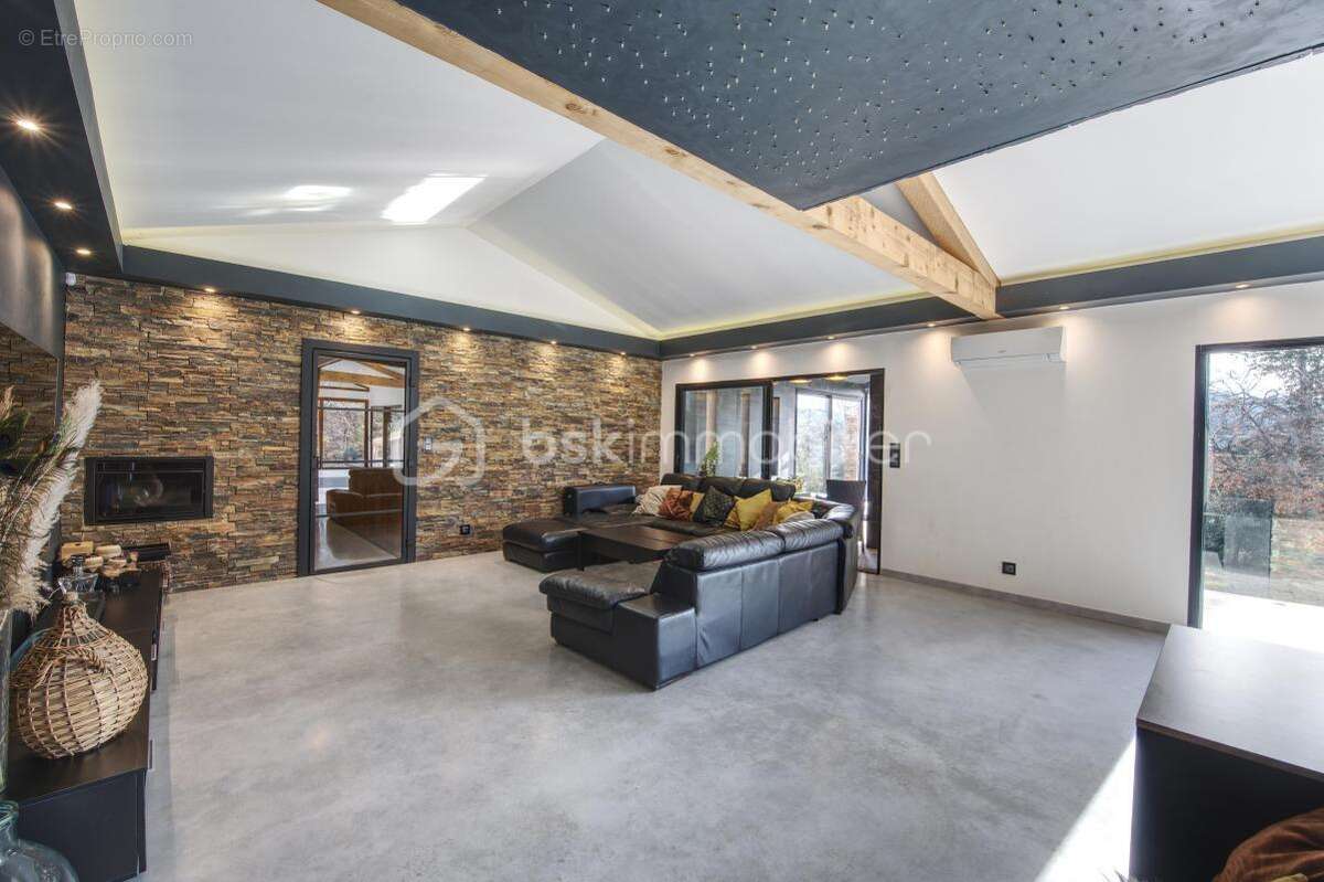 Maison à UCHAUX
