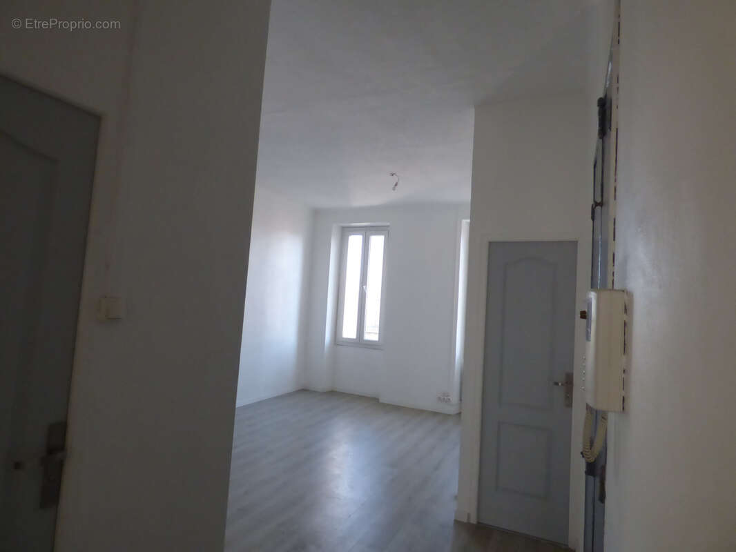 Appartement à MARSEILLE-4E