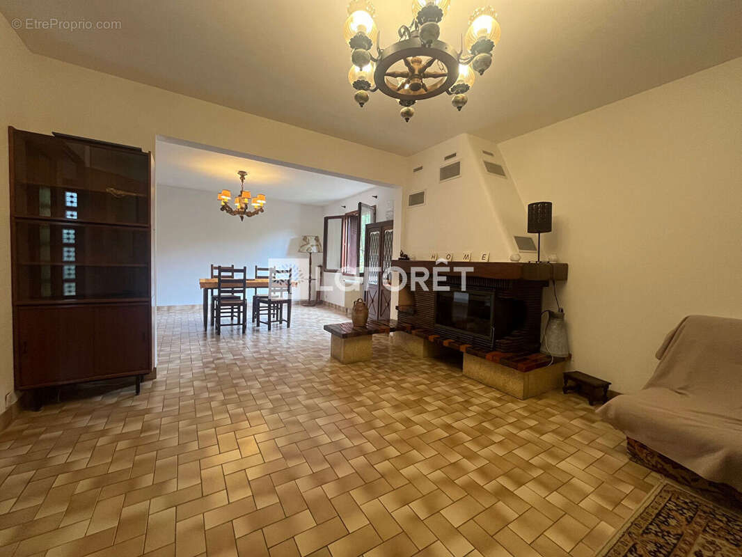Maison Les Pavillons Sous Bois 6 pièce(s) 152 m2 - photo 3