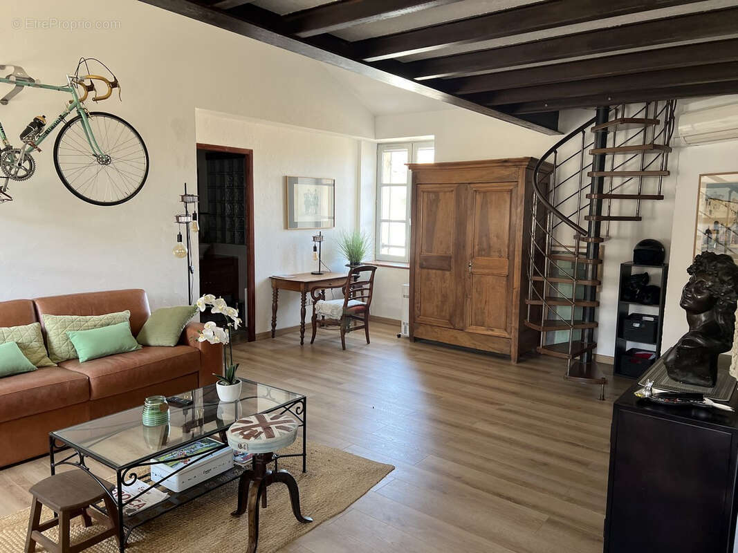 Appartement à VILLENEUVE-LES-AVIGNON