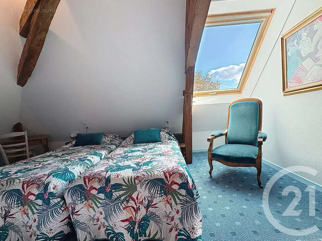Maison 737 m² à Estissac  - photo 30