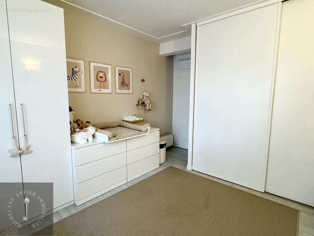 Appartement à SAINT-LAURENT-DU-VAR