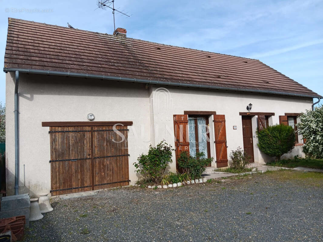 Maison à SAINT-SULPICE-DE-POMMERAY