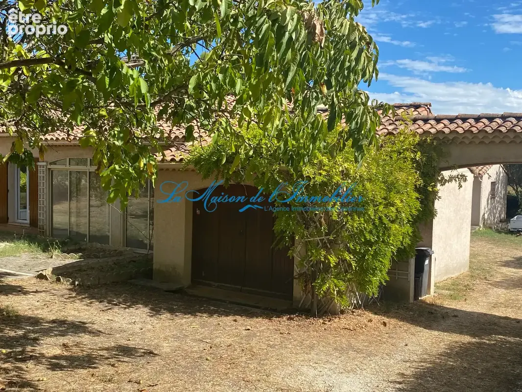 A 25 min  de NIMES, maison de plain pied F5, double garage sur un terrain de 2 277 m2 constructible - photo 4