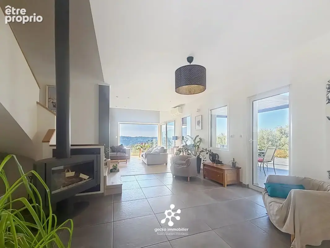 Carros - Les plans - Maison d’architecte avec piscine et terrain de 3000 m2 - photo 5
