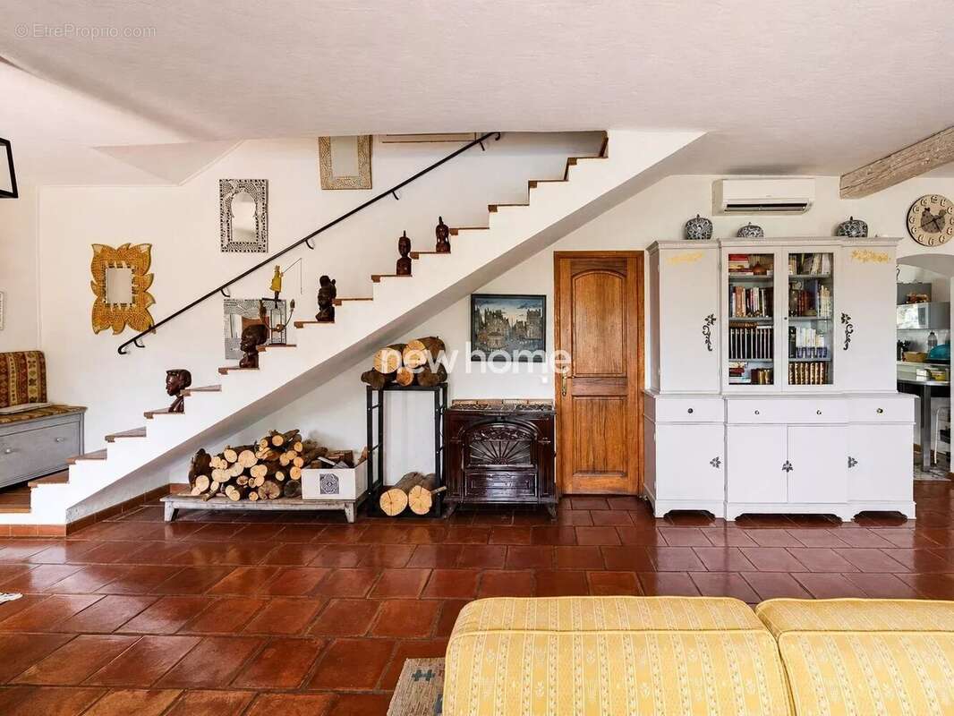 Élégante propriété de caractère avec très belle vue, piscine et gîte indépendant - photo 21