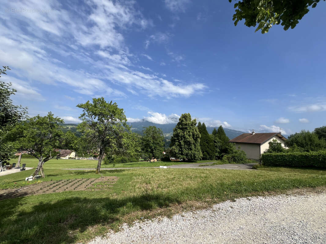 Terrain à CHARVONNEX