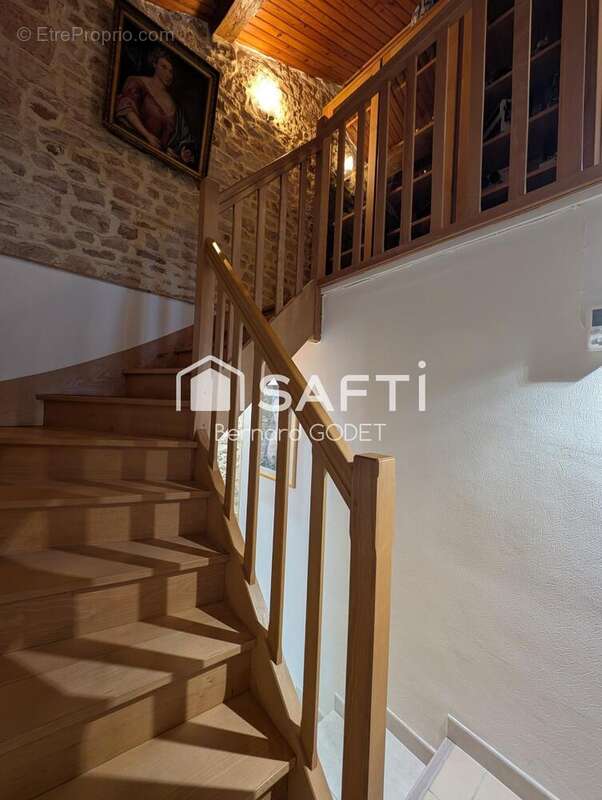 Maison 124 m² à Bioussac  - photo 4
