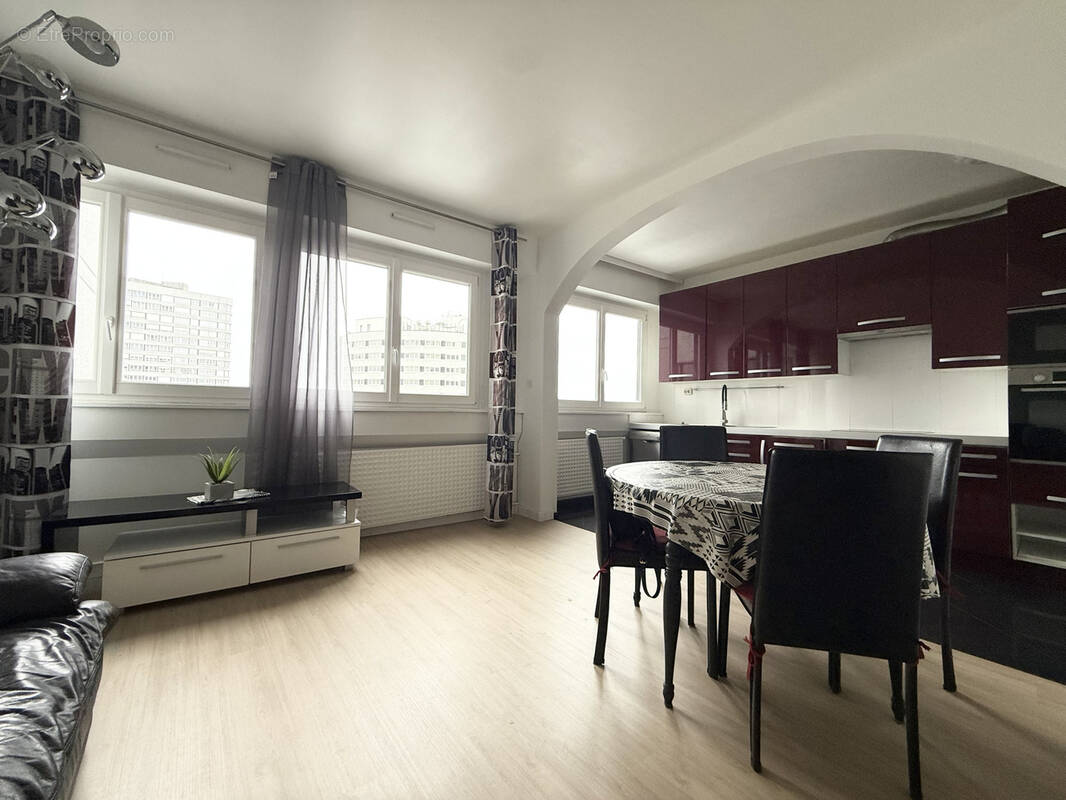 Appartement à COURBEVOIE