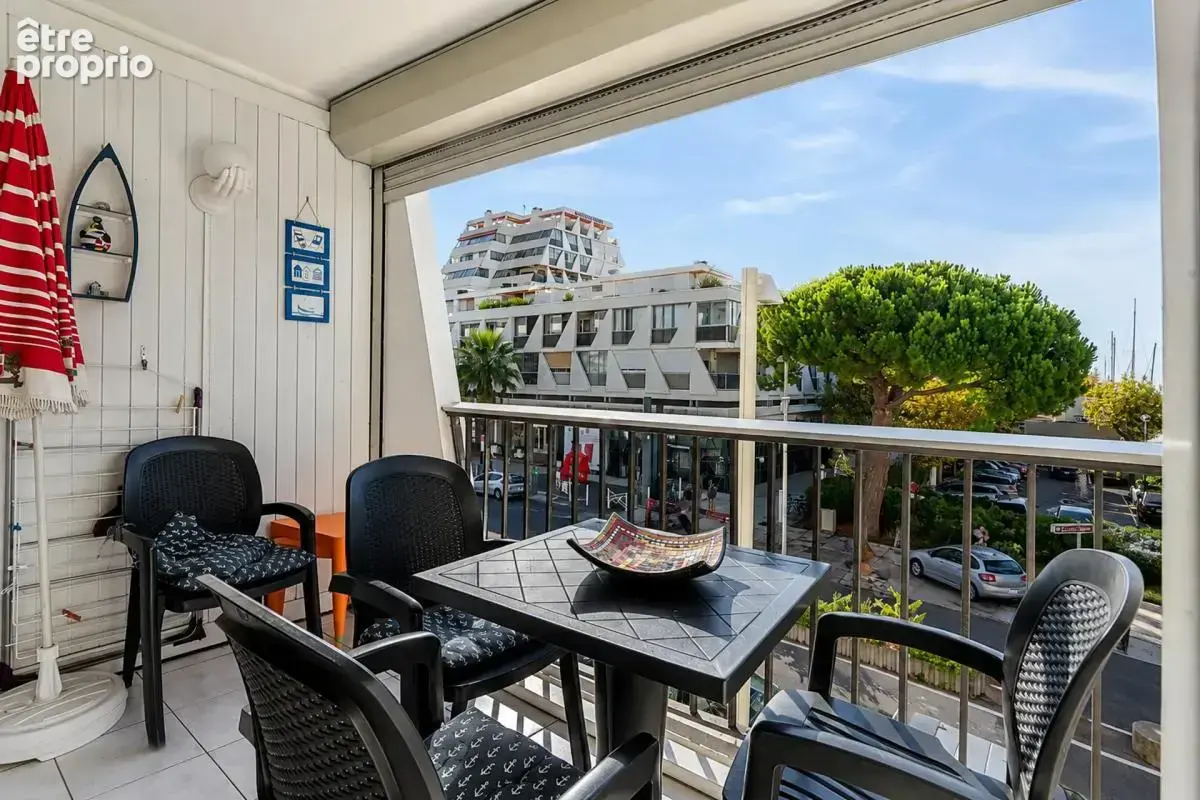 La grande-motte (34280) – studio cabine avec coin nuit – 31,59 m² – balcon – vue mer & port – exposition sud – ascenseur - photo 2