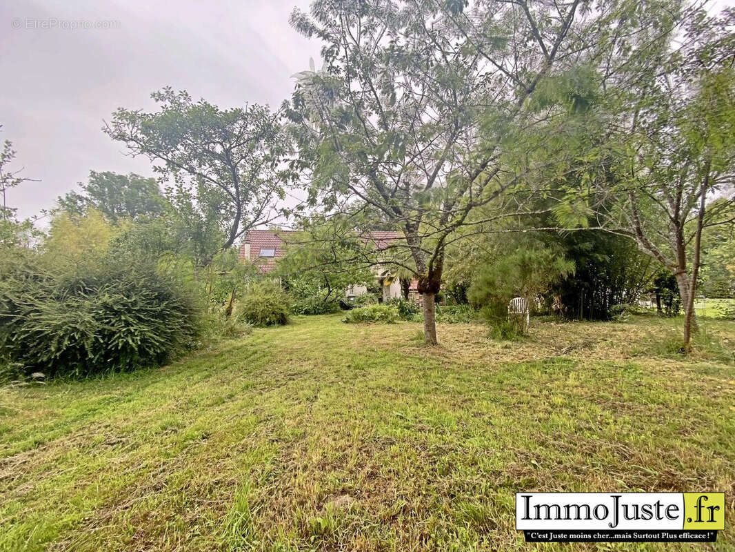 Maison à VIEILLE-EGLISE-EN-YVELINES