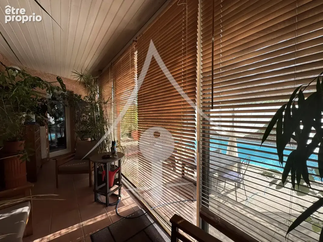 MAISON DE PLAIN-PIED T5 avec grand jardin, piscine et dépendance - photo 13