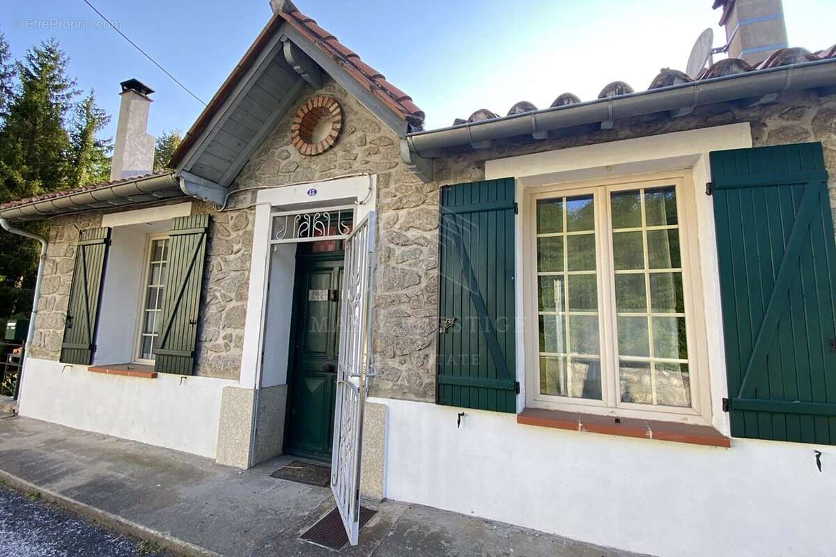 Maison à SAINT-LAURENT-DE-CERDANS