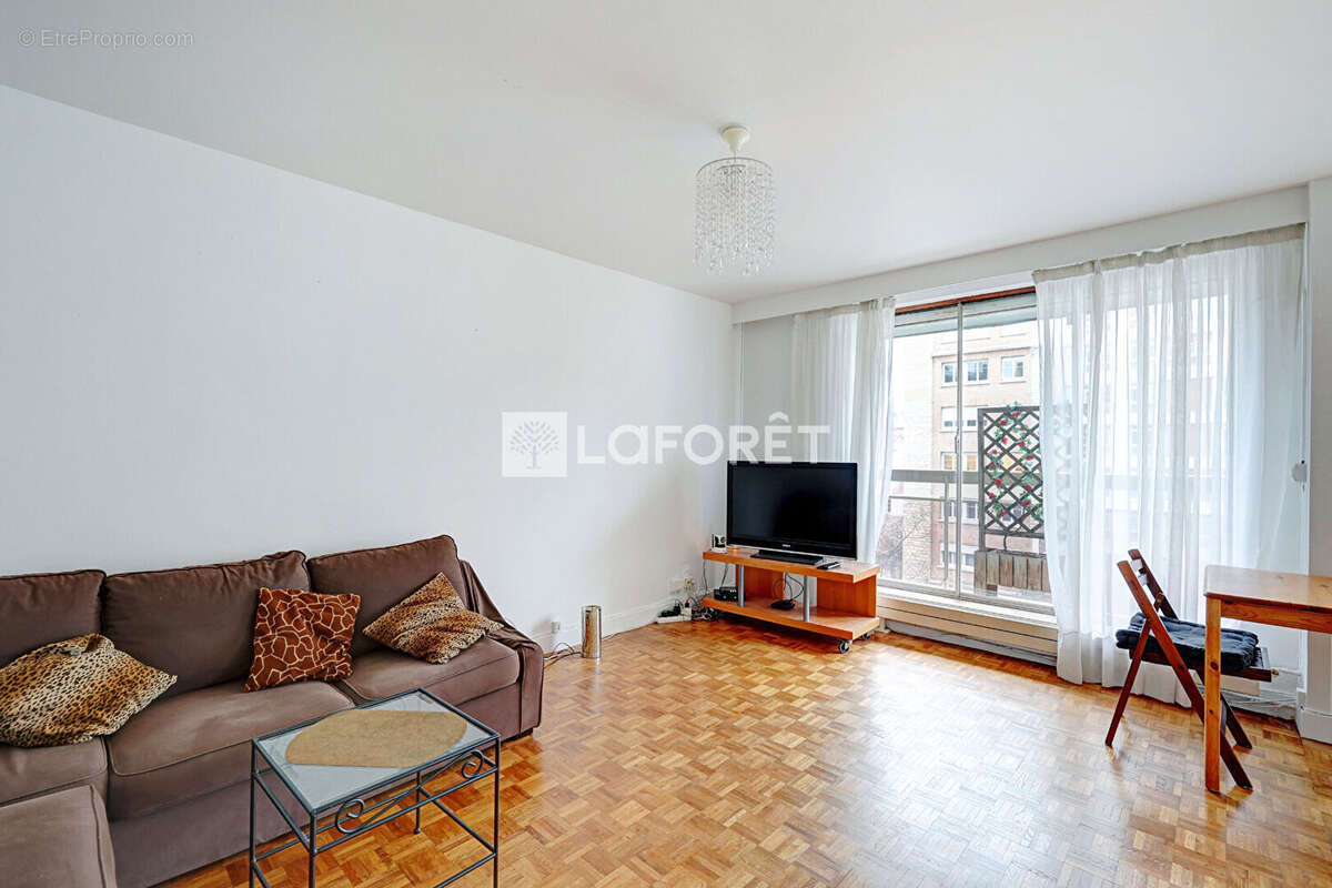 Appartement à PARIS-15E