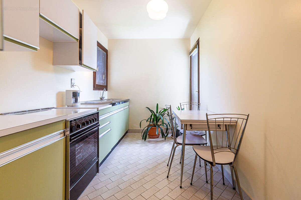 Agence immobiliere laforet - exclusivite - "camélia" - annecy-le-vieux - appartement traversant t2 de 59.29m²  -  balcons - cave - photo 3