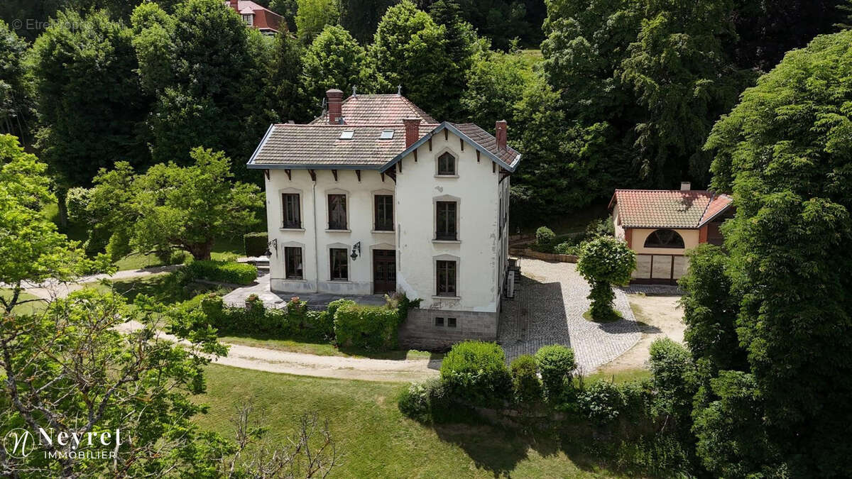 Maison à SAINT-BONNET-LE-CHATEAU