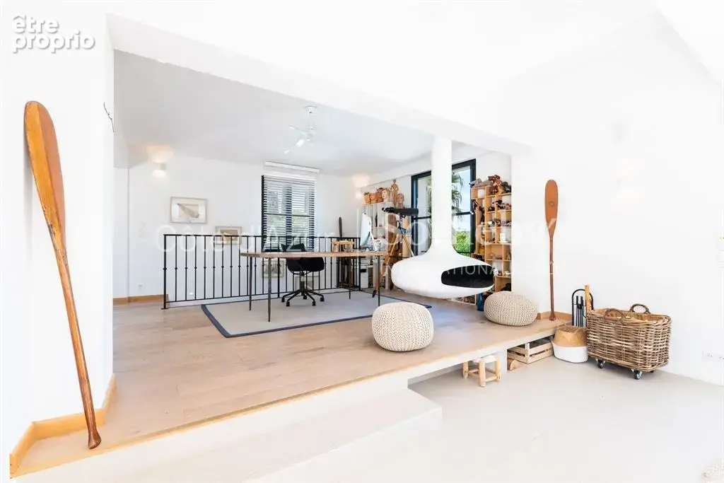 Villa contemporaine avec vue mer à vendre à Gassin, aux portes de Saint-Tropez. - photo 17