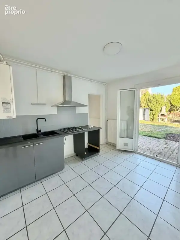 Maison mitoyenne avec jardin et garage   Riom - photo 3