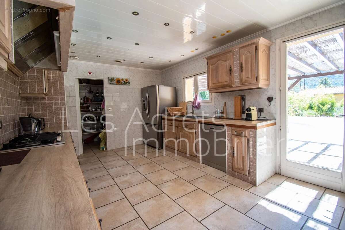 Propriété 190 m² - Plain-pied - photo 6