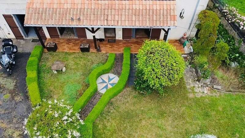 Maison à BUXEROLLES