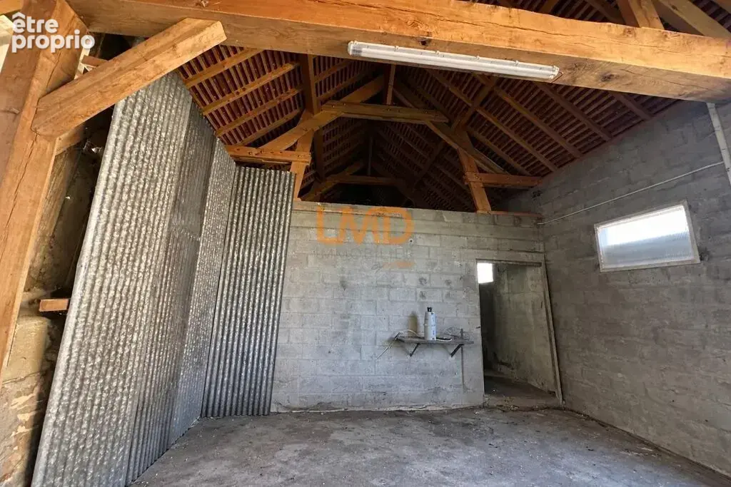 corps de ferme avec une grange de 200 M² - photo 14