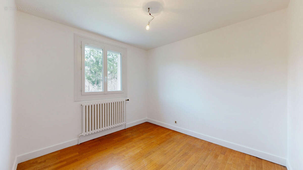 Maison à NEUILLY-LE-REAL