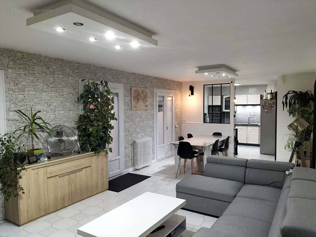 Maison à TONNAY-CHARENTE