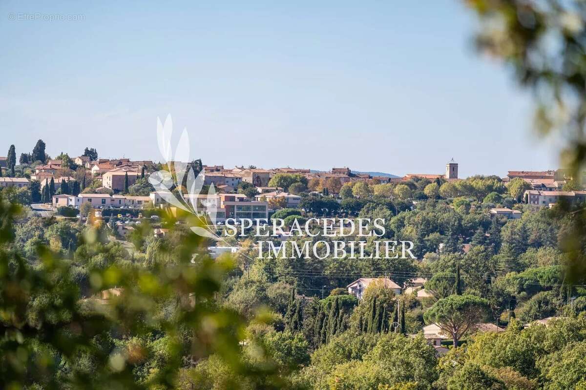 Maison à SAINT-CEZAIRE-SUR-SIAGNE