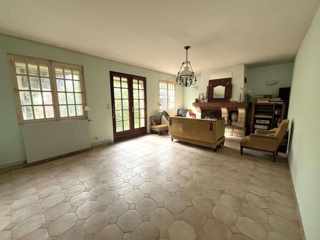 Maison à CROISSY-SUR-CELLE