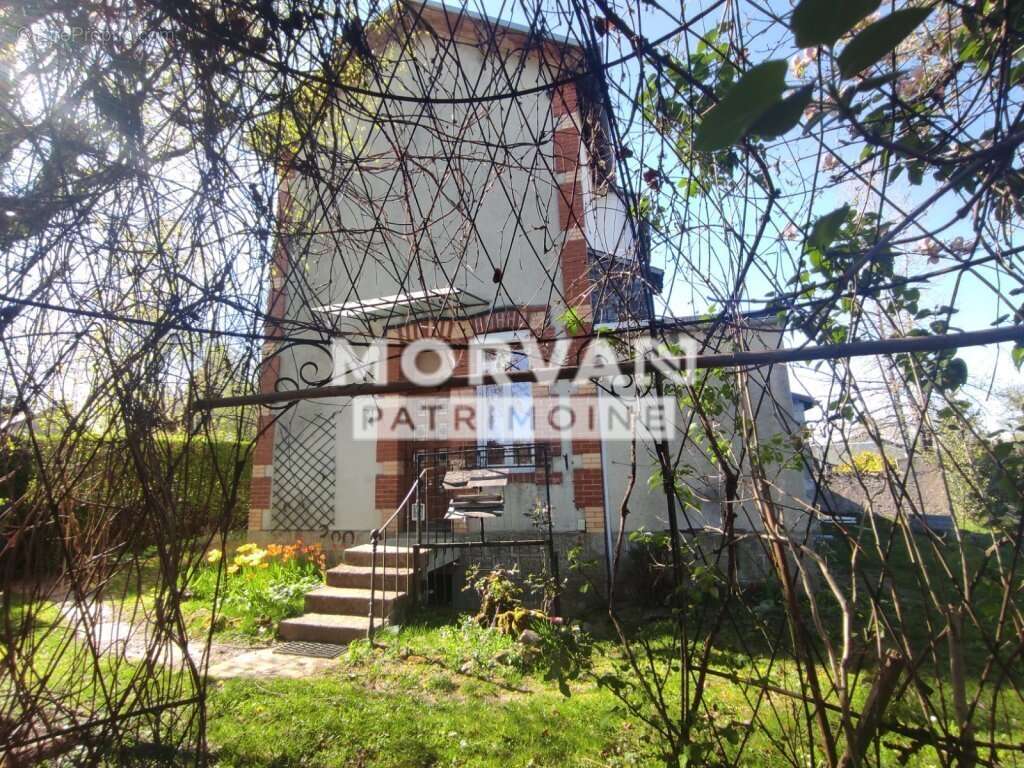 Maison à OUROUX-EN-MORVAN