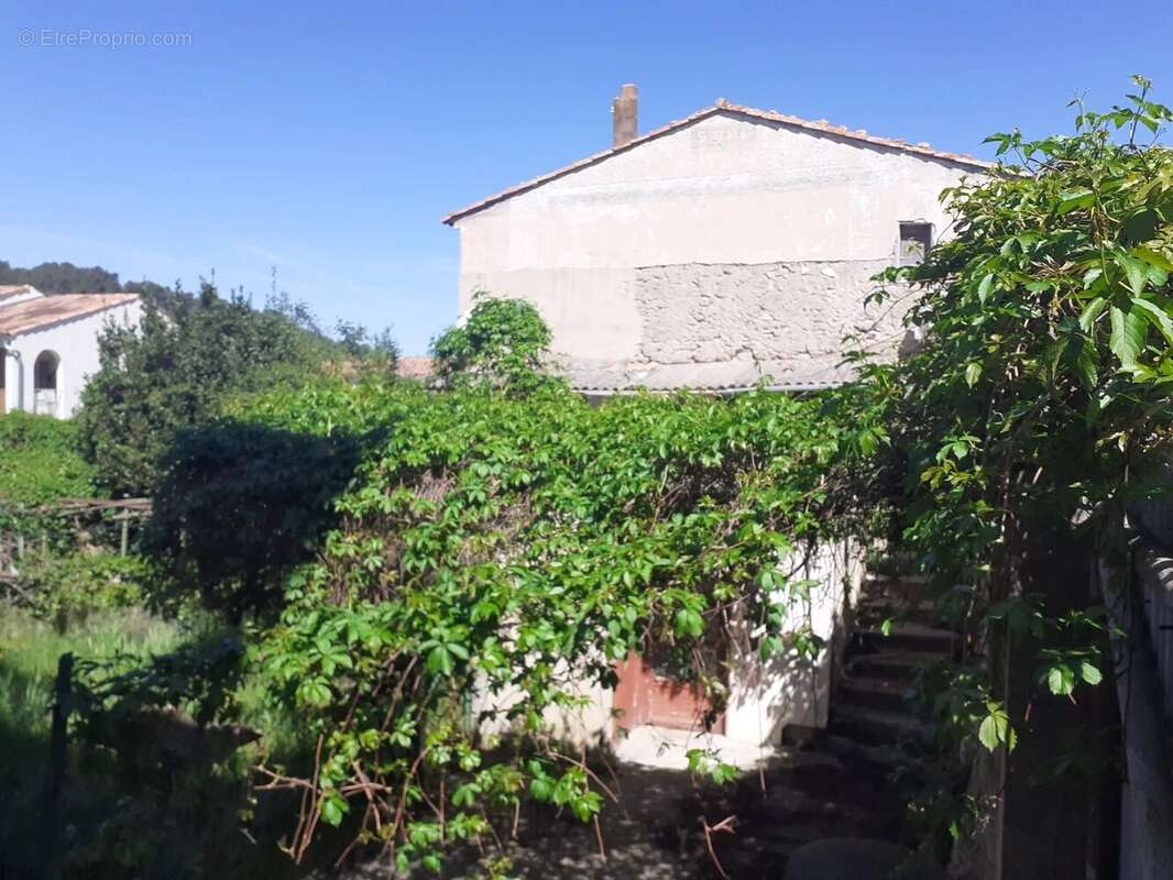 Terrain à MEYRARGUES