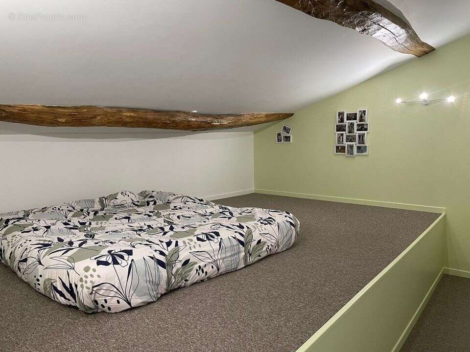 A PRUZILLY PROCHE MACON EN BOURGOGNE MAISON 5 PIECES DE 125 M² - Maison à PRUZILLY