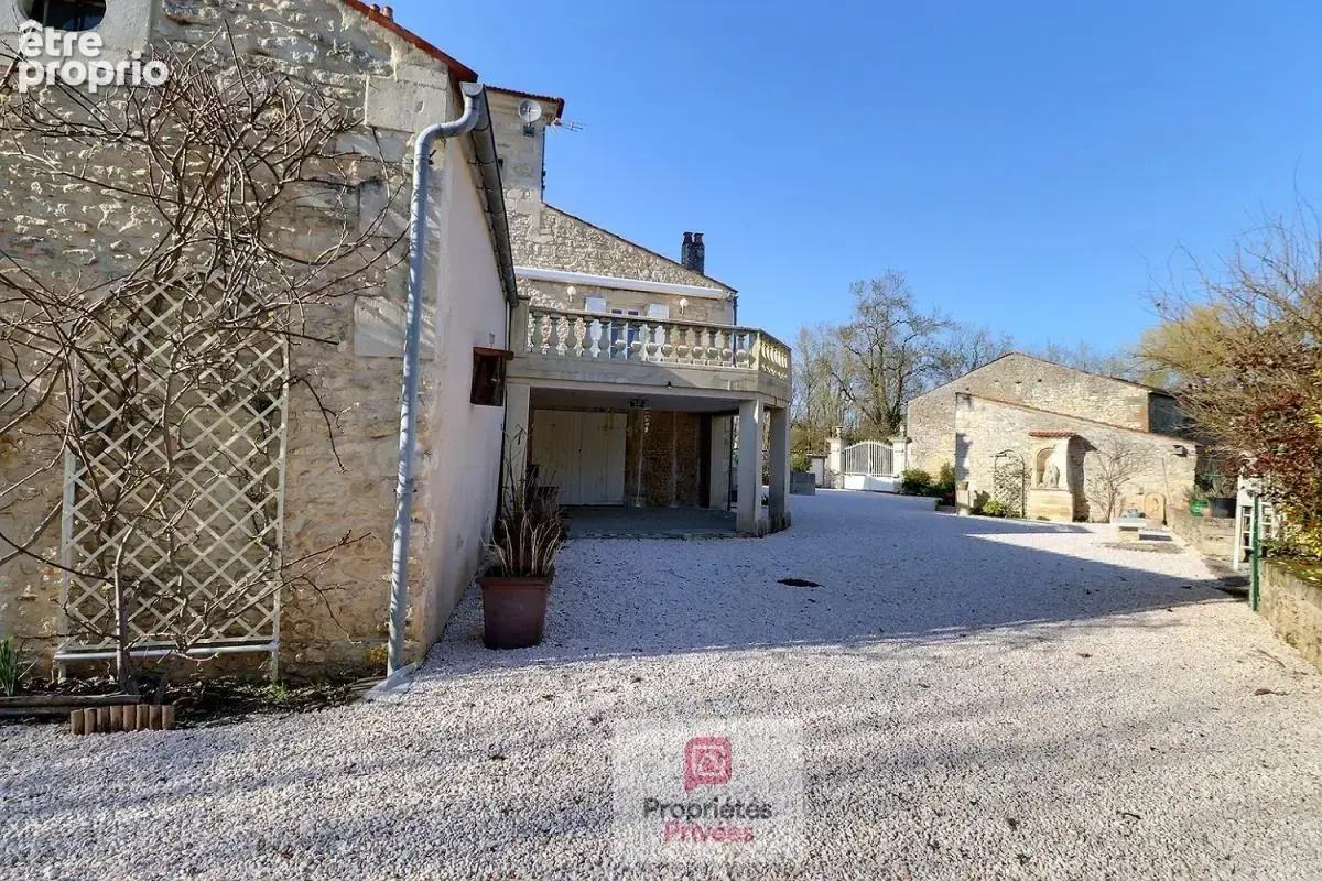 Maison de maître de 1874 - Parc arboré, piscine et dépendances - photo 6