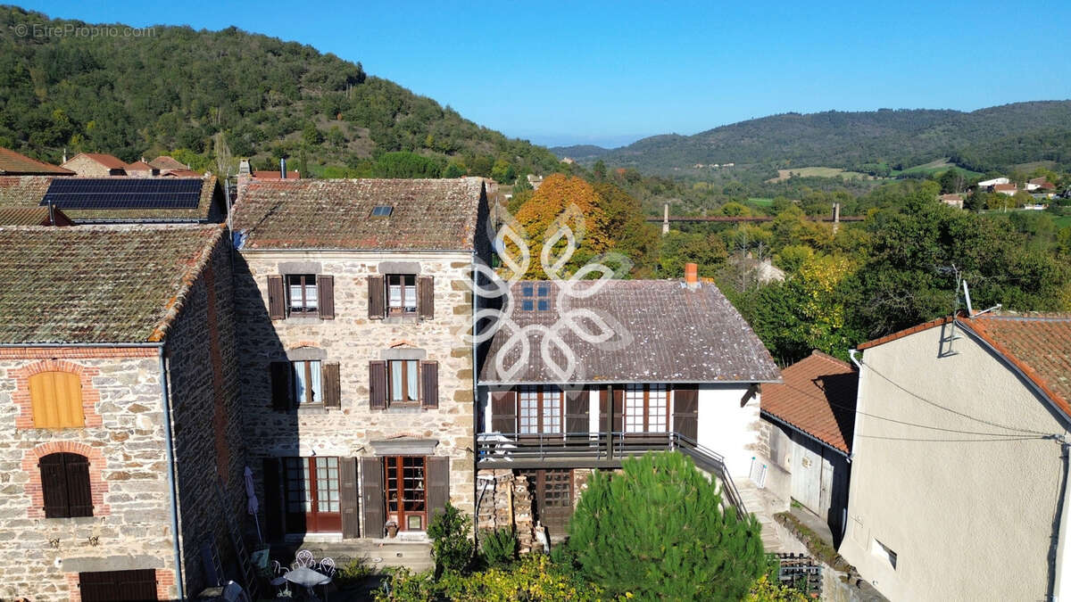 Maison à VILLENEUVE-D'ALLIER
