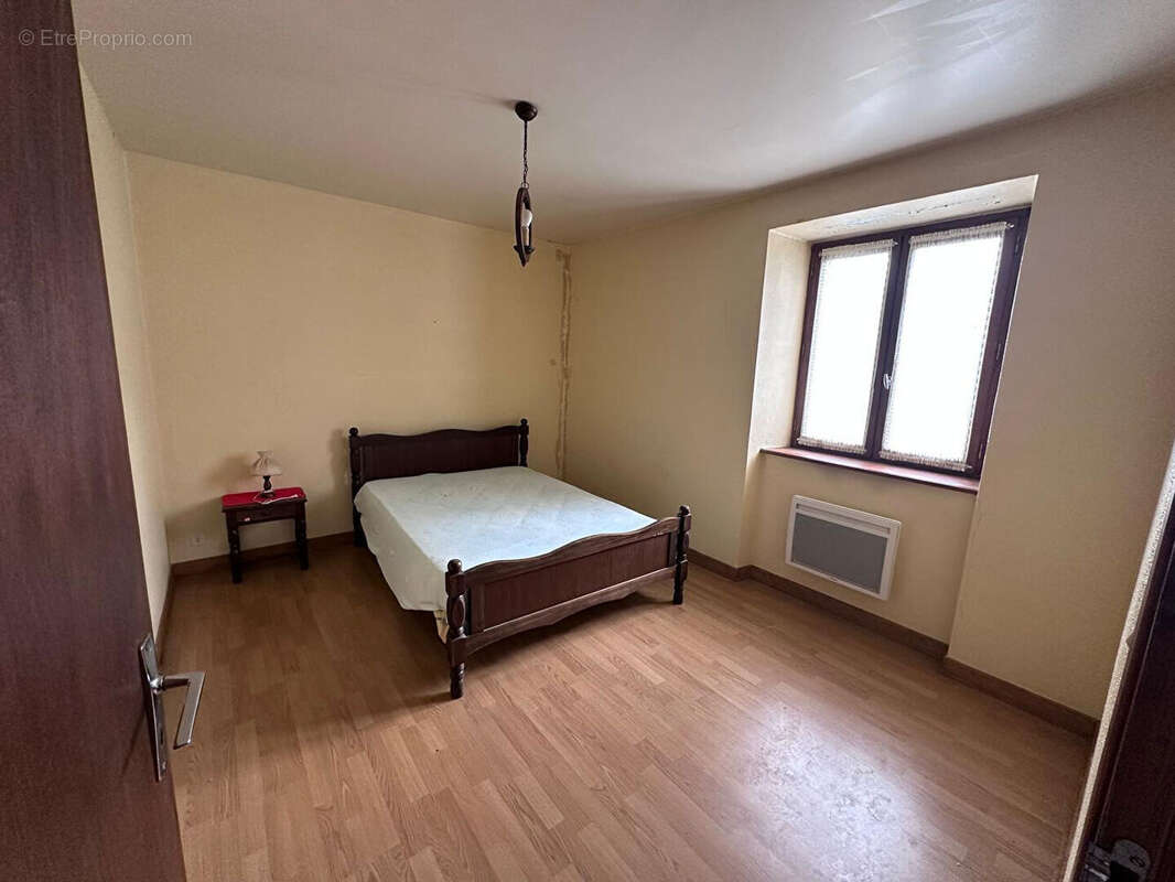 Appartement à SAINT-REMY-DE-CHAUDES-AIGUES