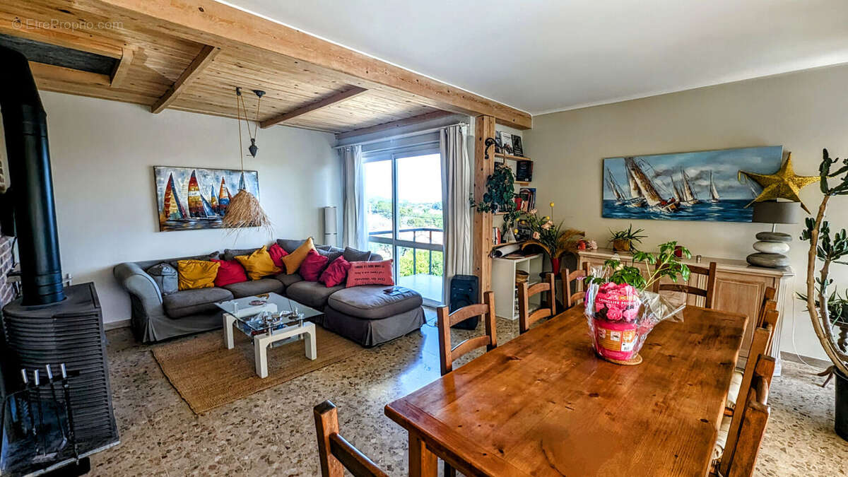 Maison à LAUDUN-L&#039;ARDOISE