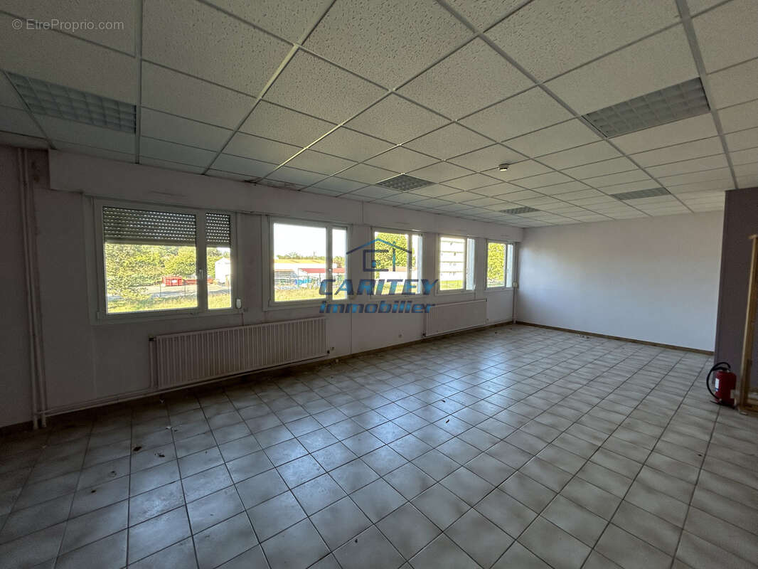 Immeuble de 3385 m2 - photo 3