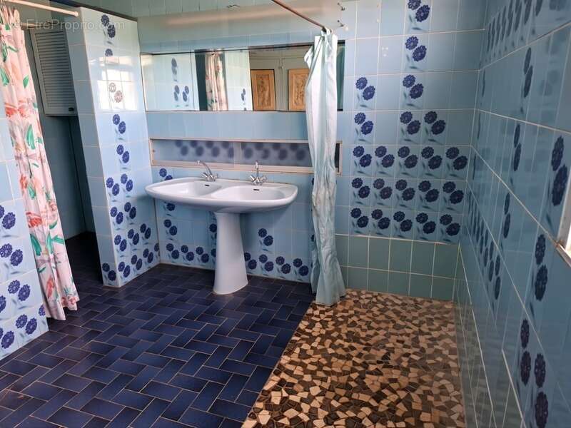 Maison à PETIT-BOURG