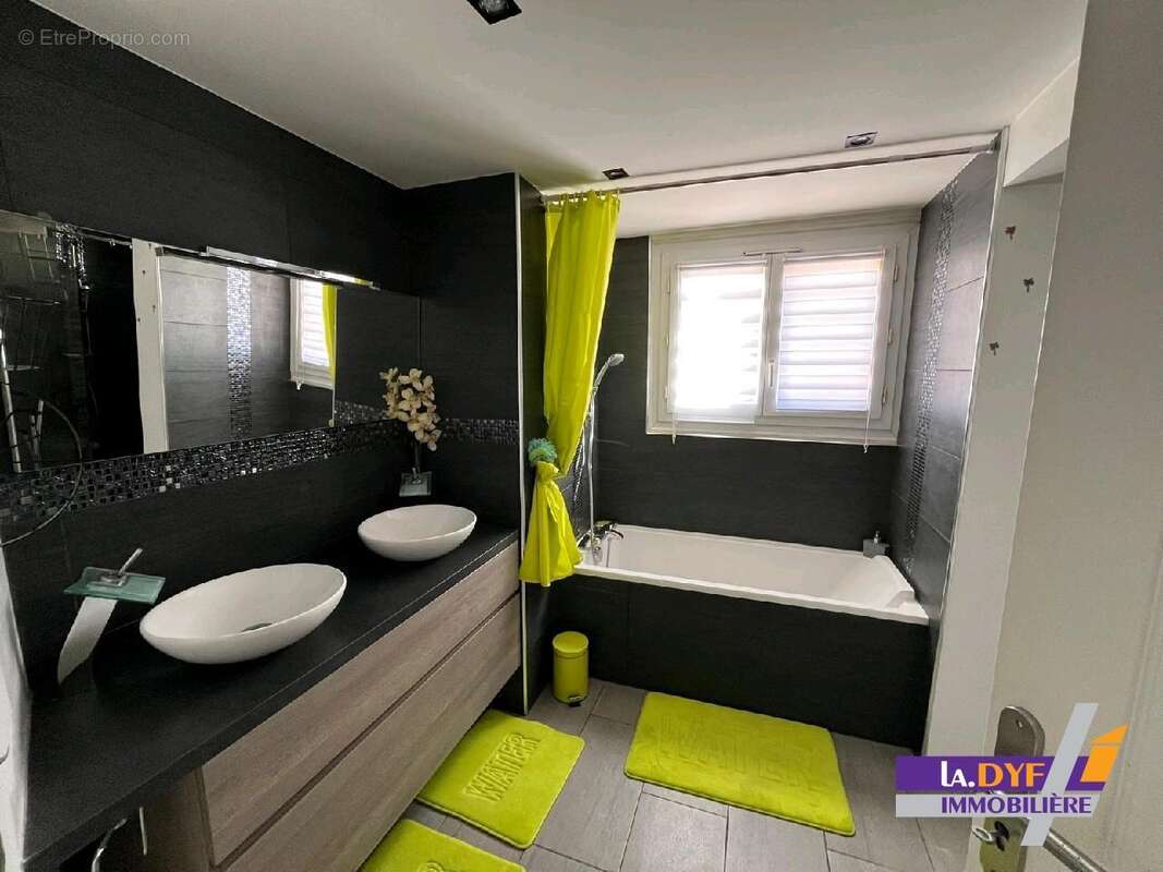 Maison à TREMBLAY-EN-FRANCE