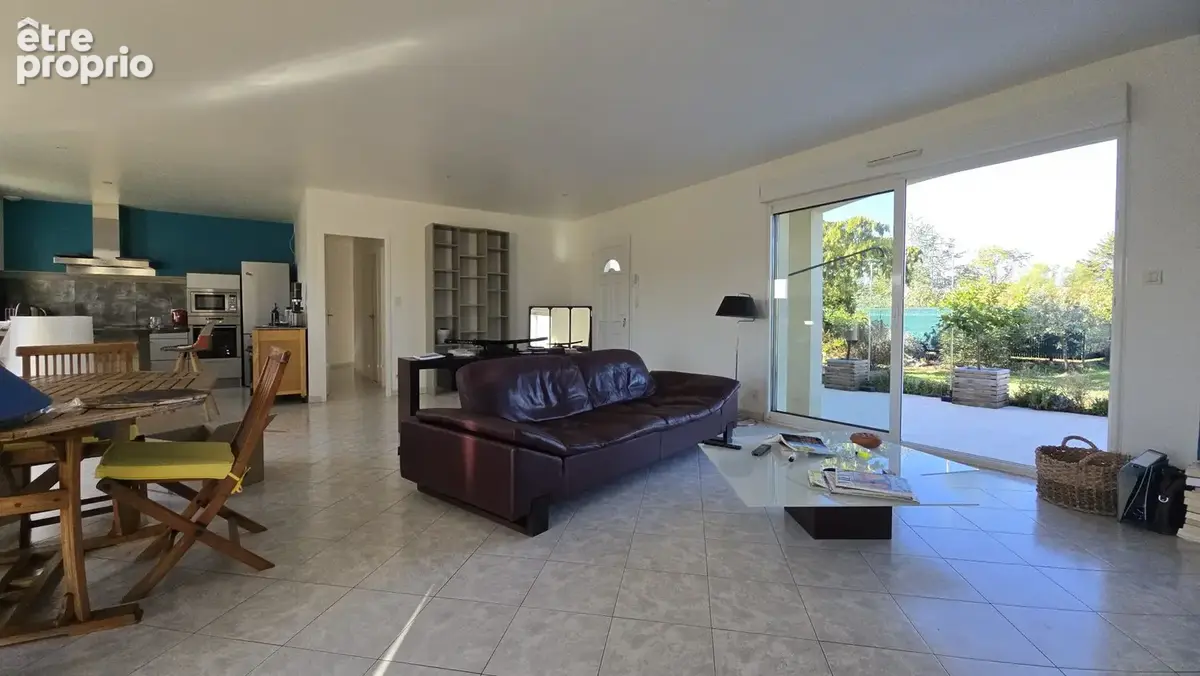 Maison 5 pièces 136 m² à vendre à Saintes (17100) - photo 5