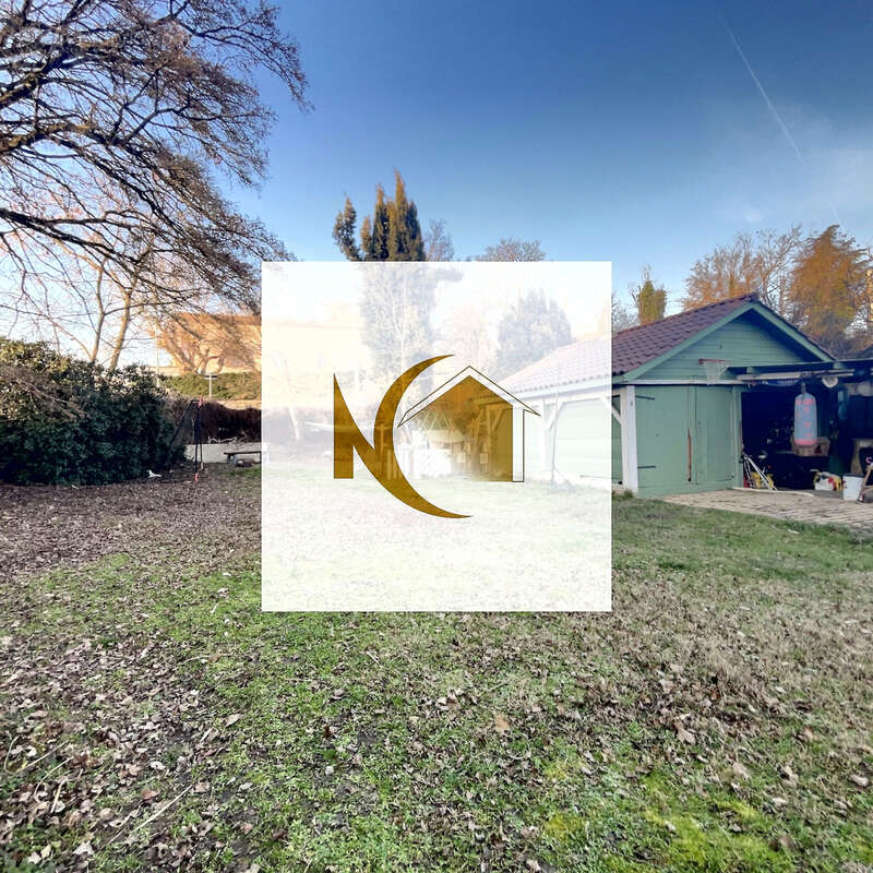 Terrain à SAINT-GENIS-LES-OLLIERES