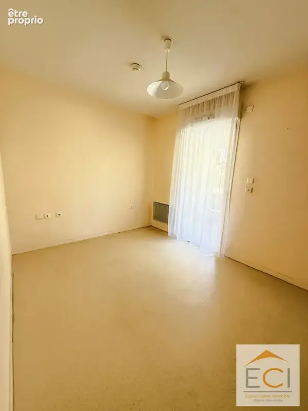 À vendre - Appartement T3 au dernier étage avec terrasse - photo 5