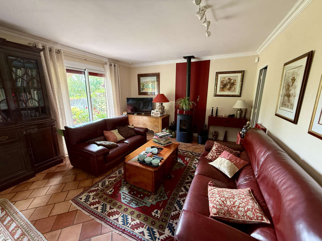 Magnifique propriété type 6 sur 1900 m2 de terrain sur sous-sol total - photo 2
