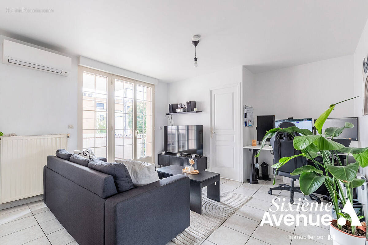 Appartement à PARAY-VIEILLE-POSTE