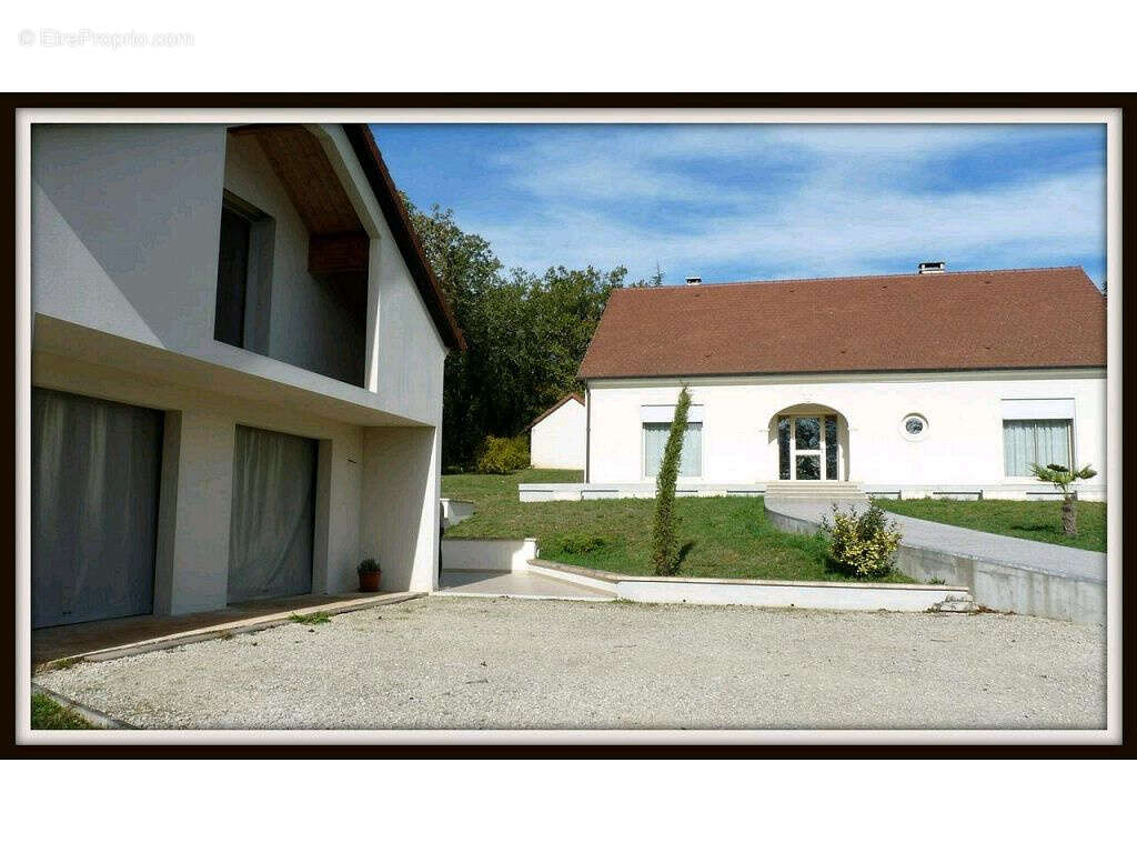 Maison à MONTGESTY