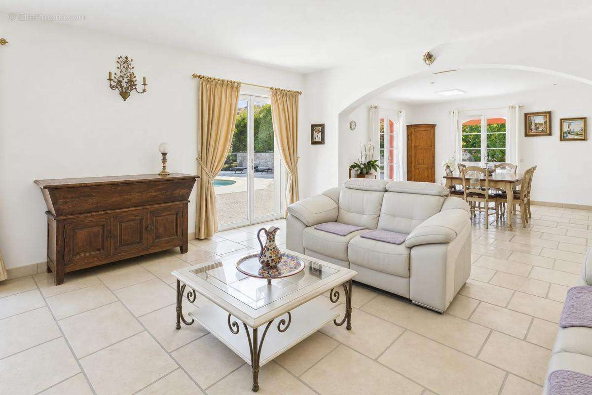 Villa familiale de 250 m² avec piscine, terrain plat - photo 4