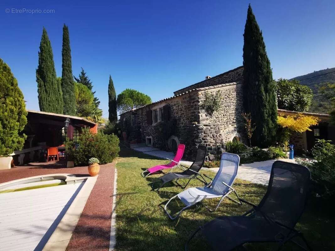 Maison à SAINT-MARTIN-SUR-LAVEZON