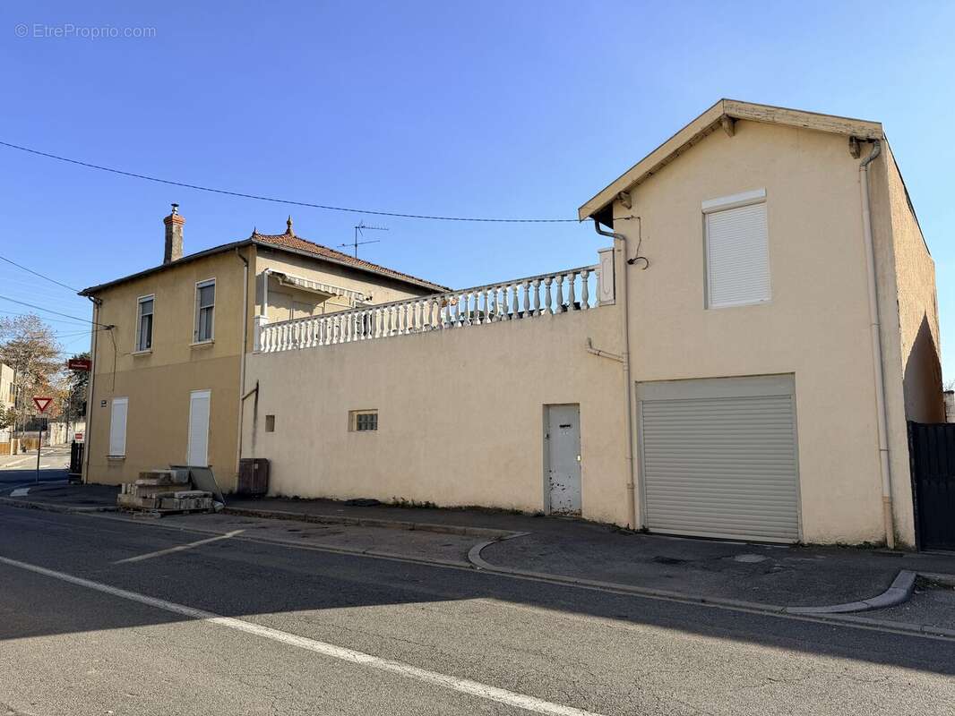Appartement à PIERRE-BENITE