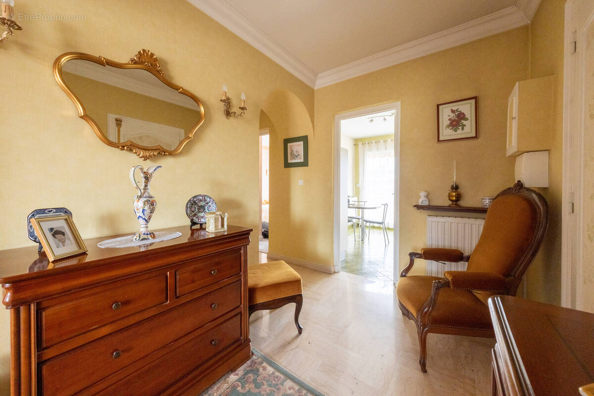 Appartement à SAINT-PRIEST-EN-JAREZ