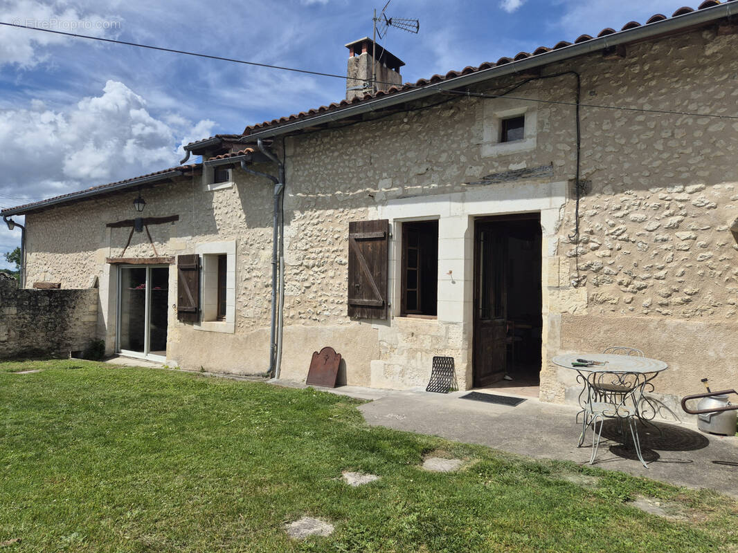 Maison à MONTAGRIER
